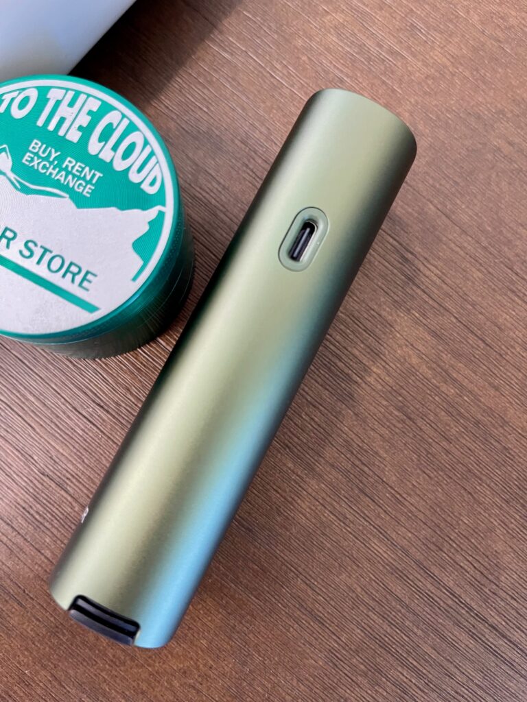 PAX 4 USB - Charging